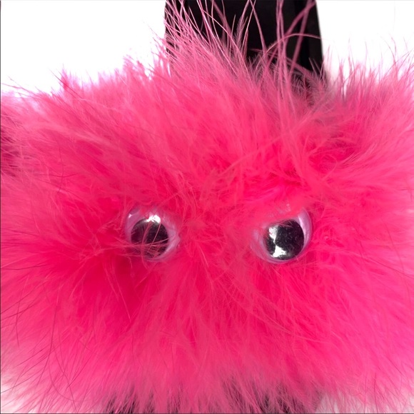 New Kids Girls Fuzzy Pink Slide Sandals size 5 / 6 - Picture 2 of 5